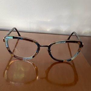 Glasses with Nikon progressive lenses  beautiful frames.